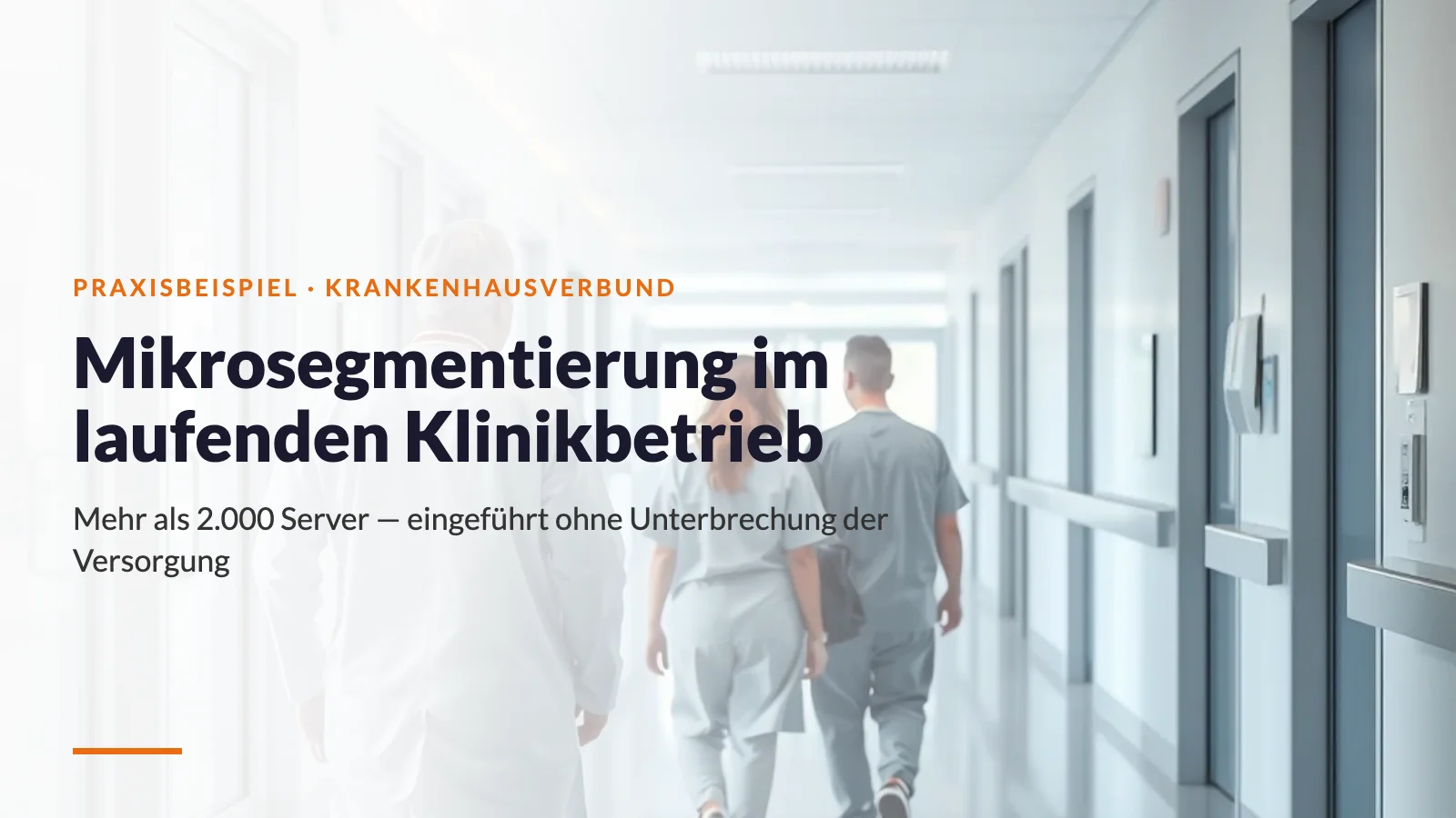 Klinikpersonal auf einem hellen Krankenhausflur